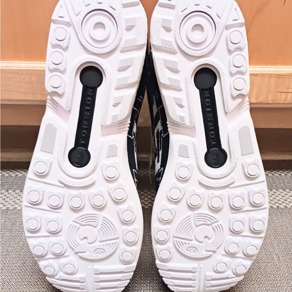 Adidas Men's Black and White Graphic Sneakers - Picture 4 of 12